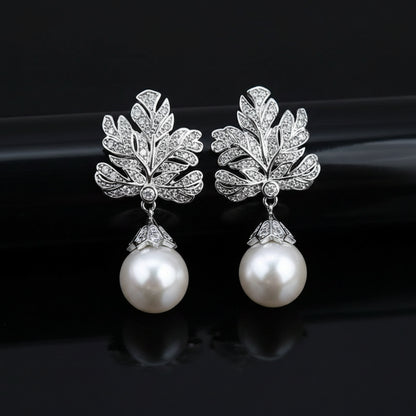 Boucles d'Oreilles Pendantes Feuille Pavée Zircon & Perle – Élégance Vintage