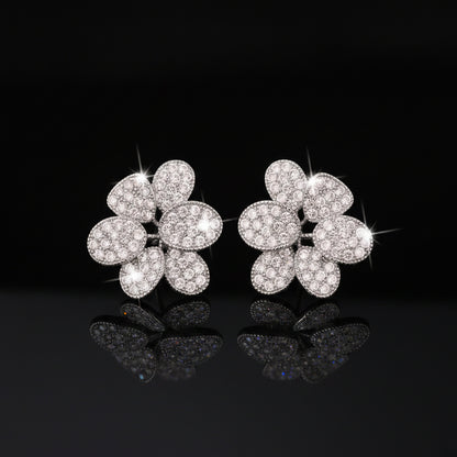 Boucles d’Oreilles Puces Fleur Pavée Zircon – Plaquées Argent