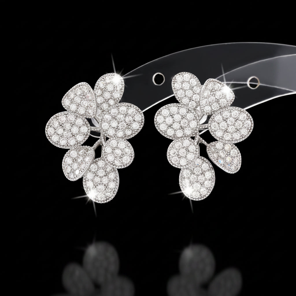 Boucles d’Oreilles Puces Fleur Pavée Zircon – Plaquées Argent