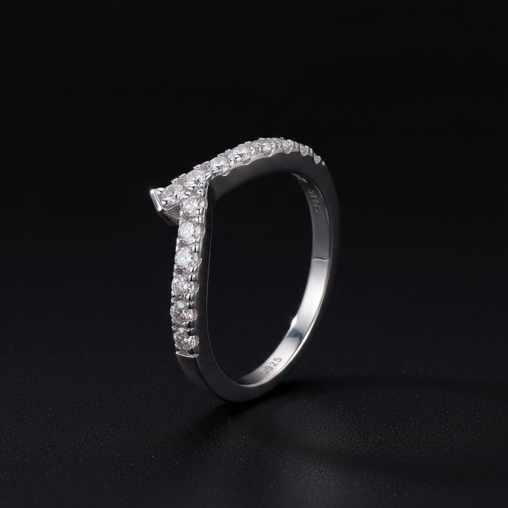 Bague Chevron Pavé — Moissanite D VVS1 | Argent 925 | Empilable