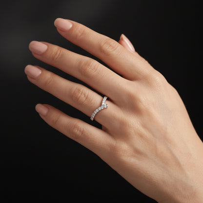 Bague Chevron Pavé — Moissanite D VVS1 | Argent 925 | Empilable