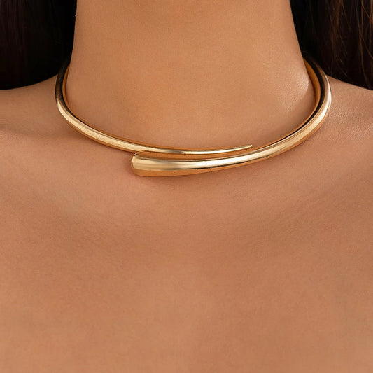 Collier Ras-du-Cou Doré – Style Vintage