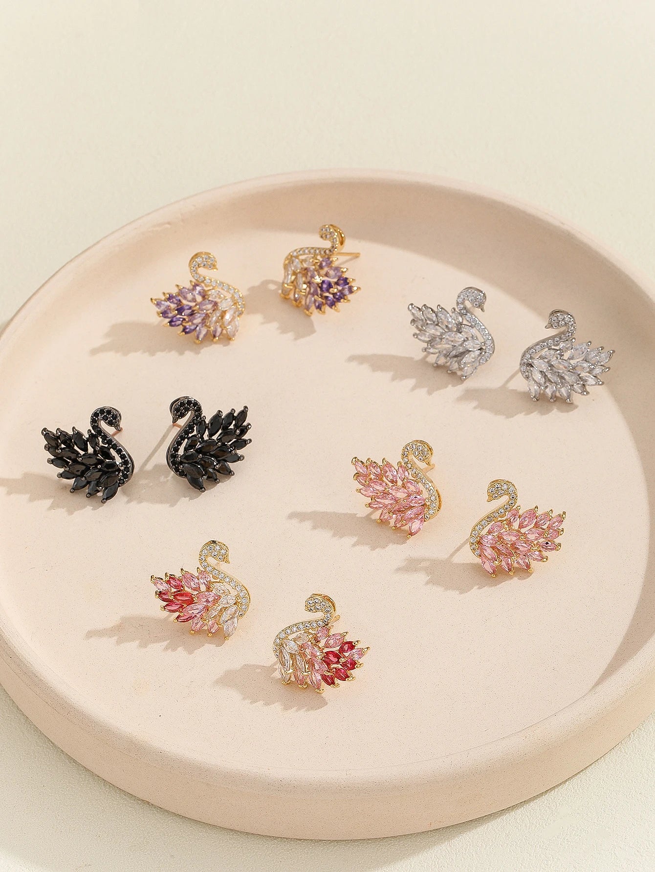 Boucles d'oreilles Cygne Colorées Style Déesse Luxe Léger, Zircon Micro-serti, Longues Boucles Tendance et Polyvalentes