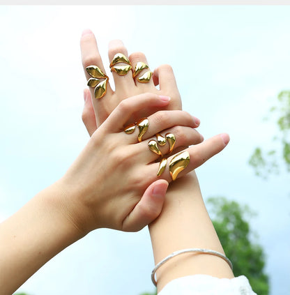 Bague Sculptée Dorée – Acier Inoxydable Plaqué Or 18K